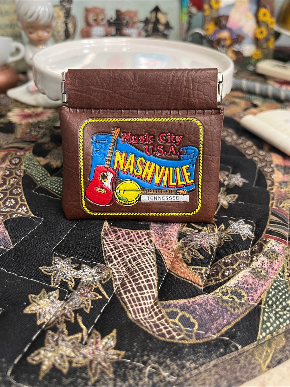 Vintage Nashville Tennessee Souvenir Squeeze Coin Purse Music City USA Brown